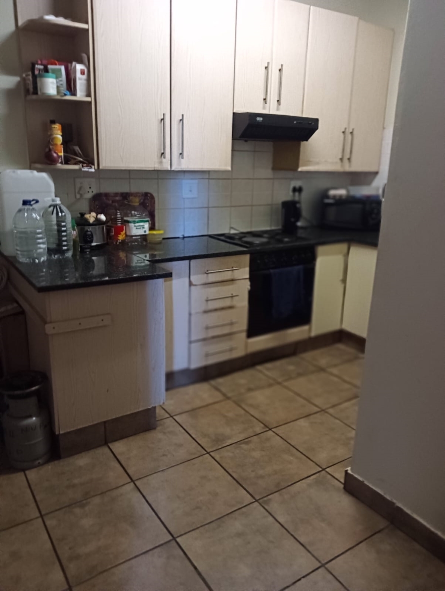 To Let 2 Bedroom Property for Rent in Dassie Rand North West